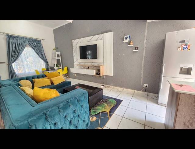 2 BEDROOM TOWNHOUSE FOR SALE IN BASSONIA